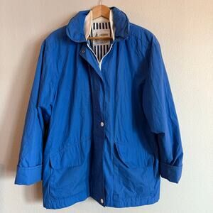 London Fog Women’s Vintage Rain Coat, Size Large Regular Blue and White Stripes